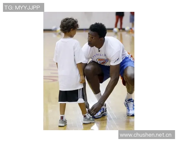 大球后退失足鞋子滑落意外摔倒引发全场哄笑的囧事 大球后退失足鞋子滑落意外摔倒引发全场哄笑的囧事