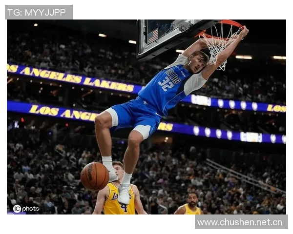 浓眉挡拆展现强大防守弗拉格精准三分助攻球队逆转局势 浓眉挡拆展现强大防守弗拉格精准三分助攻球队逆转局势