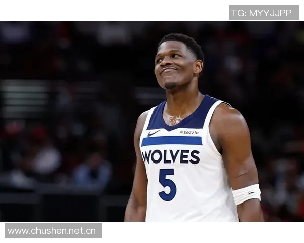 爱德华兹华丽突破拉杆换手上篮精彩得分引爆全场激情