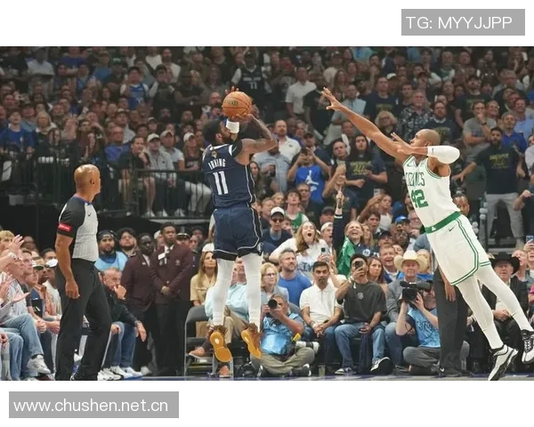 欧文随队出征三连客投篮训练后坚持个人训练展现职业精神 欧文随队出征三连客投篮训练后坚持个人训练展现职业精神