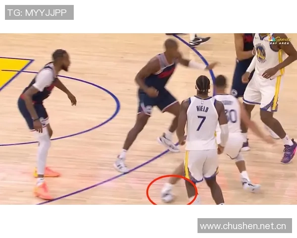 库里透露上半场扭伤脚踝情况不严重期待尽快恢复状态