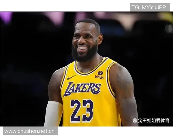 NBA西决场边惊现詹姆斯球迷差点与偶像亲密接触的激动时刻